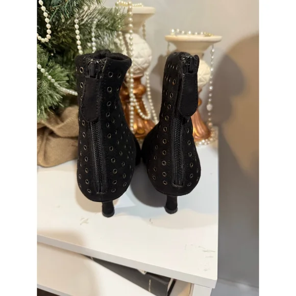 Chico’s Black Suede Eilena Ankle Boots 8.5 - Picture 4 of 5